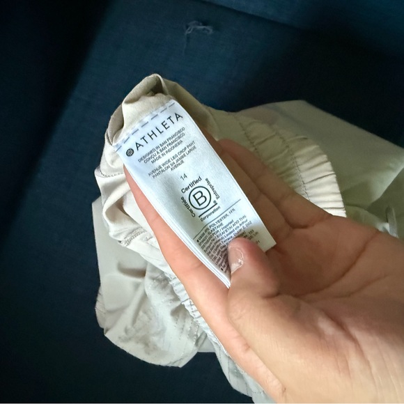 NWOT Athleta Avenue Wide Leg Crop Beige Pull On Trousers W/Drawstring Size 14 - Picture 6 of 6